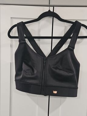 SHEFIT FLEX Sports Bra - Black W/ Rose Gold. Size 2LUXE.  NWOT With Wash Bag.